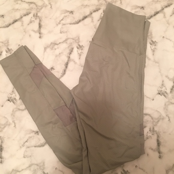 Onzie Pants - DONATING TODAY Onzie leggings 🧘🏼‍♀️